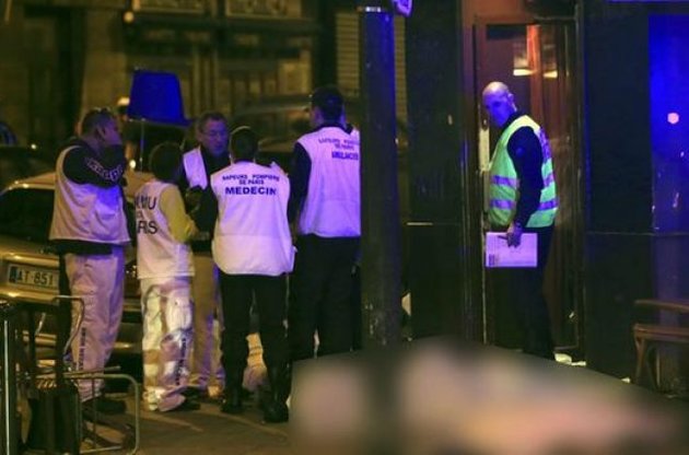 Видео начала атаки террористов на парижский клуб "Батаклан" попало в сеть