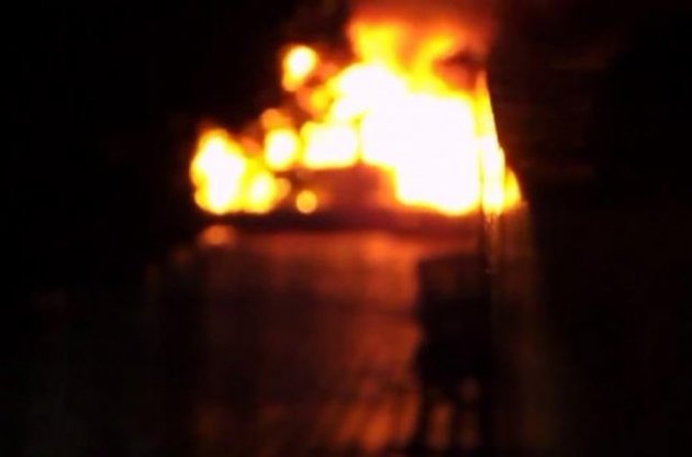 Проводить тушение пожара в Сватово опасно из-за взрывов боеприпасов – ГСЧС