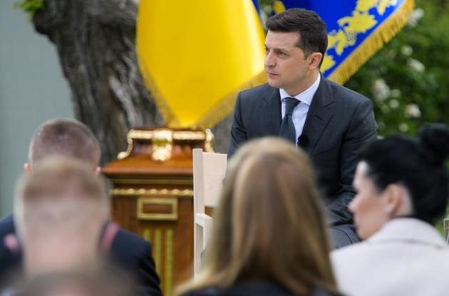 Хтось в ОП явно незадоволений досвідом спілкування Зеленського із журналістами. І тому вирішив згадати про комунікаційні практики часів Януковича?