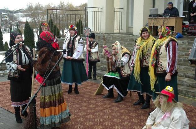 Народний фольклорно-обрядовий колектив &laquo;Синьківчанка&raquo; відтворює обряд Маланки