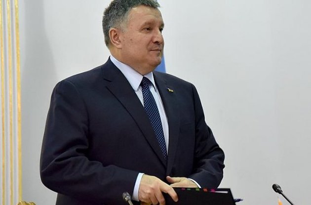 Глава МВС вважає ролики незаконним способом спілкування між кандидатами