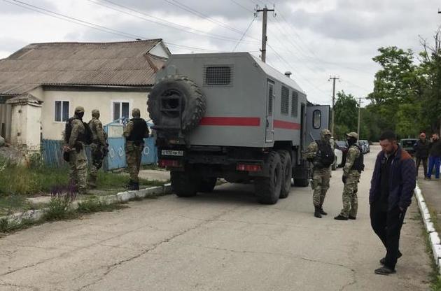 Російські силовики знову прийшли з обшуком у будинок кримських татар