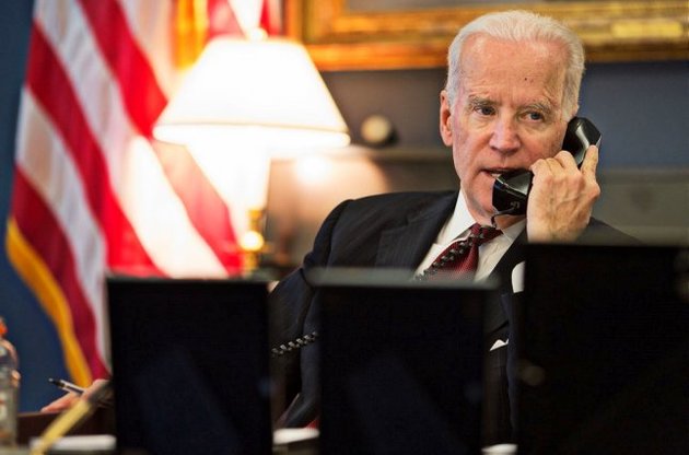 Байден відвідає похорон убитого Флойда