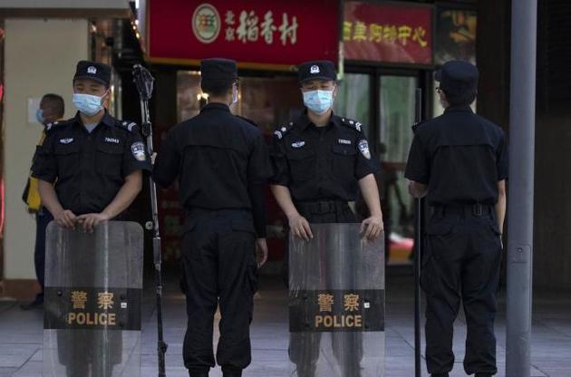 В Китае вооруженный мужчина напал на школу: пострадали 40 человек