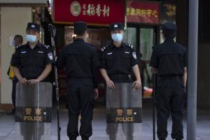 В Китае вооруженный мужчина напал на школу: пострадали 40 человек