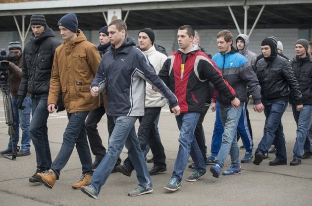 Випускники не будуть служити в армії влітку