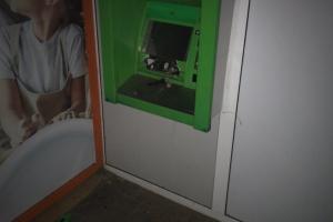 Злодії-невдахи підірвали банкомат "Приватбанку" в Харкові: фоторепортаж