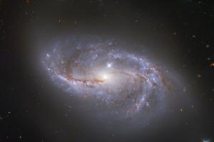 "Хаббл" сделал снимок "затерявшейся среди миллионов" галактики