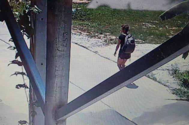 Фото з камери відеоспостереження, на якому 25 травня помічена Ольга Фролова. Відео поки не оприлюднили.