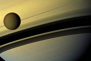 Титан "тікає" від Сатурна в 100 разів швидше, ніж вважалося