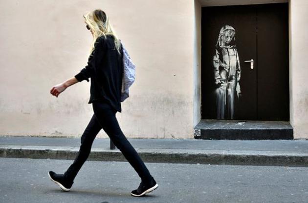 Вкраден двері з пам'ятним графіті Бенксі виявили в Італії