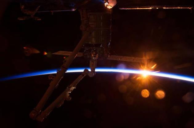 Экипаж Международной космической станции установил прибор для оценки качества воздуха