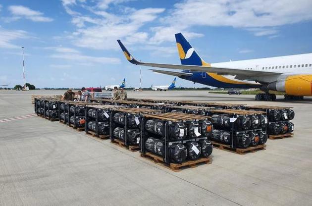 В Украину прибыла военная помощь из США: "Джавелины" и оборудование на $ 60 млн
