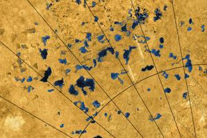 Яскраві плями на поверхні Титану можуть виявитися озерами, що пересохли