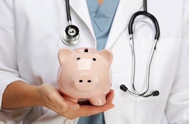 Зарплати лікарям обіцяють підвищити на 75%, медсестрам - на 50%