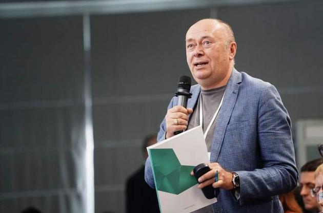 "Я дуже насторожено ставлюся до ситуації, коли раптом в інформполі починає домінувати одна теза, взята невідомо звідки"