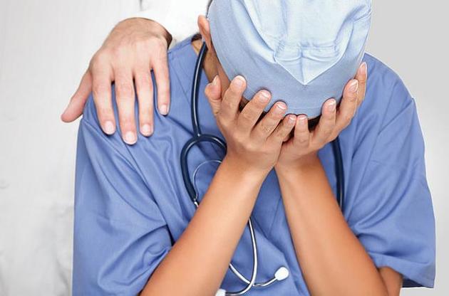 Кабинет министров Украины намерен повысить зарплаты медикам до 75%