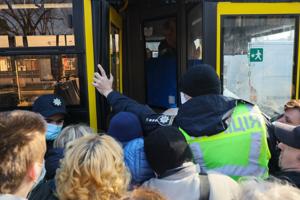 Карантин в Україні: в ОП анонсували перевірки транспорту і закладів громадського харчування