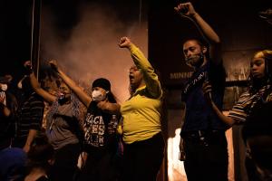 "Cвихнувшаяся толпа леваков" — Трамп о протестующих BLM