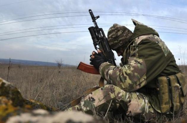 Бойовики в Донбасі десять разів відкривали вогонь, є поранені