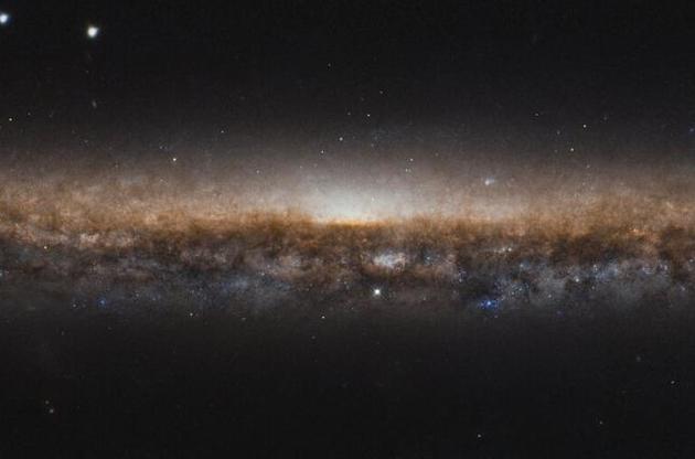 "Хаббл" сделал снимок "галактики на грани"