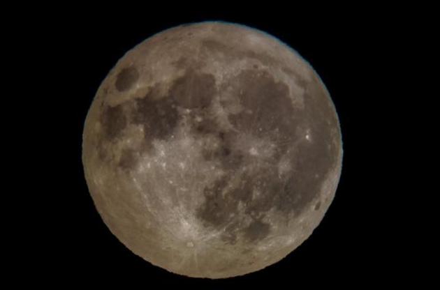 Ученые нашли объяснение странной асимметрии Луны