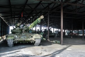 Оккупанты разместили танки и артиллерию на аэродроме в ОРЛО