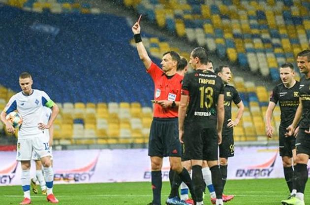 Арбітр Бойко призначив чотири пенальті та вилучив гравця "Колоса"