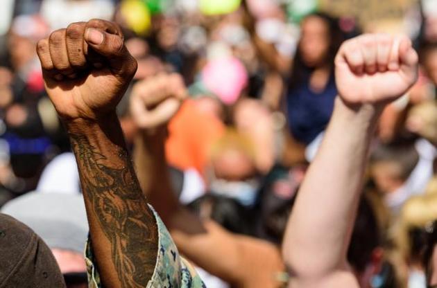 Смерть Джорджа Флойда може стати каталізатором змін для темношкірих американців – опитування