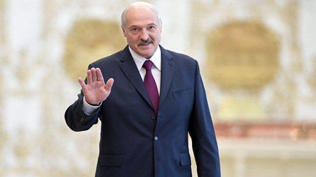 «Мы не можем взять ядерную боеголовку, махать и кричать» - Лукашенко заявил о вмешательстве в дела Беларуси 