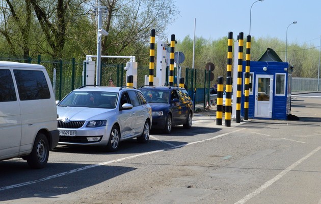 На границе Украины с Венгрией заработали четыре пункта пропуска 
