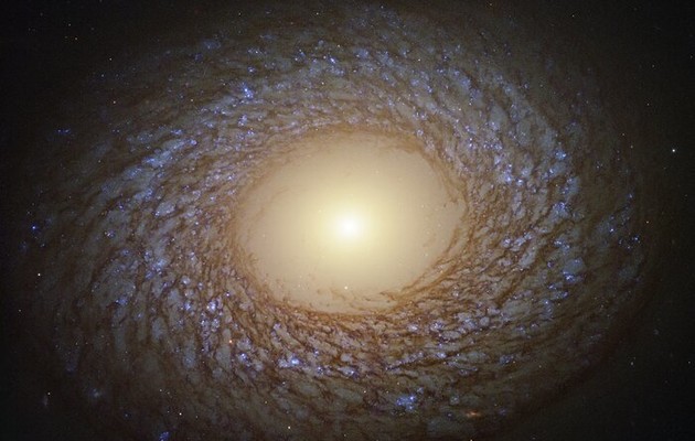 «Хаббл» сделал снимок «пернатой» галактики