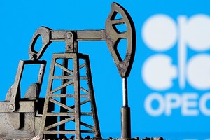 ОПЕК і Росія знизять обмеження на видобуток нафти з серпня - Reuters 