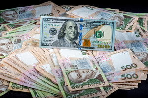 Курс НБУ: гривня укрепилась к доллару и евро 
