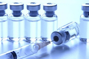 В мире на людях испытывают 17 вакцин от COVID-19 – ВОЗ