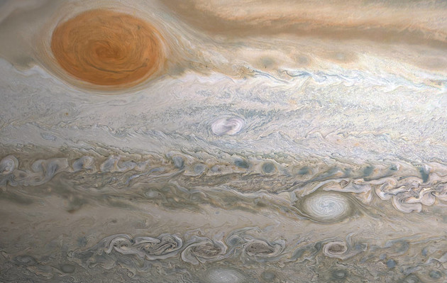 «Юнона» зробила новий знімок ураганів Юпітера 