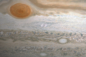 «Юнона» сделала новый снимок ураганов Юпитера