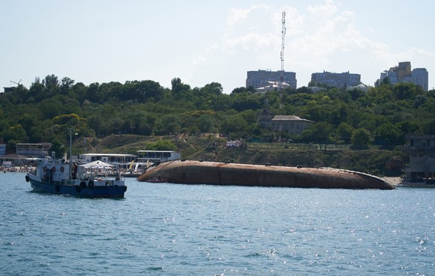 Мы импотентная власть: Зеленский возмутился из-за аварии танкера Delfi в Одессе