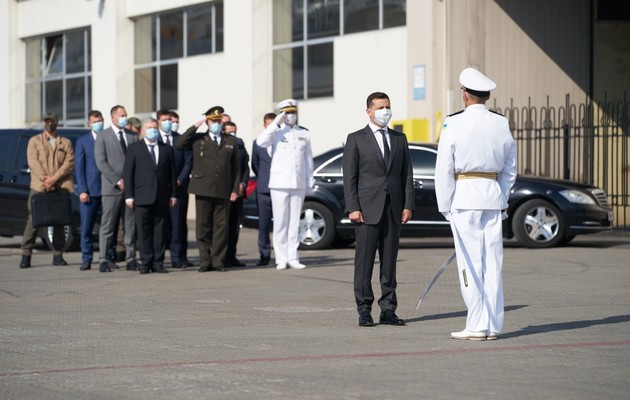 Для тех, кто не предал Украину в 2014: президент пообещал морякам квартиры 
