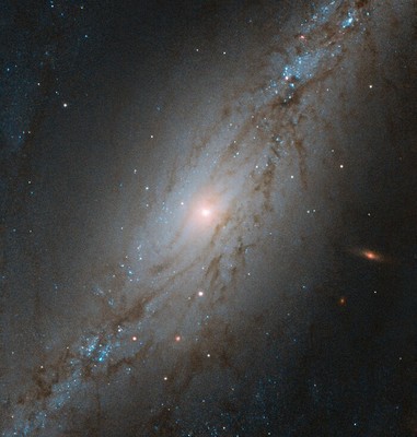 «Хаббл» сделал снимок  «убегающей» галактики