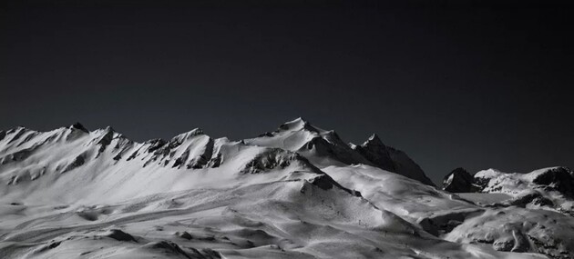 Льодовик Презена пофарбувався в рожевий колір