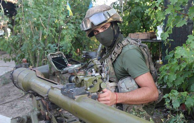 Украинские бойцы продолжают уничтожать вражескую технику