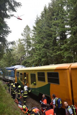 В Чехии лоб в лоб столкнулись пассажирские поезда — есть погибшие