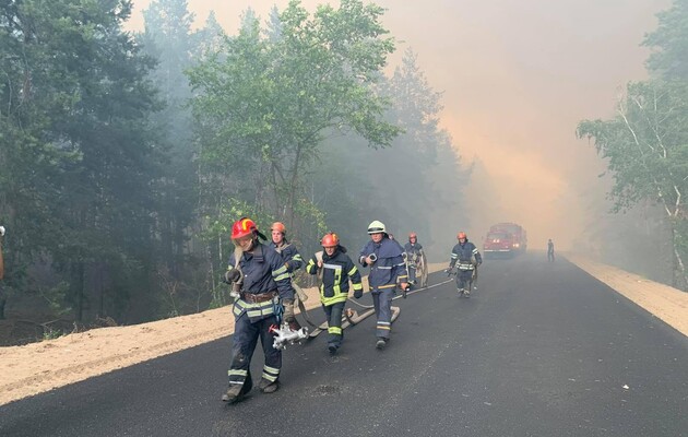 Пожары в Луганской области: Зеленский прибыл в регион, Аваков и Данилов уже в пути 