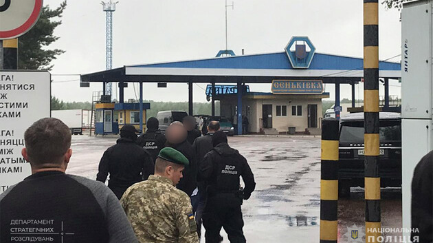 Из Украины депортировали двух россиян, которые готовили ряд тяжких преступлений 