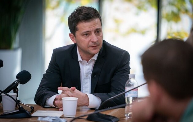 В ОП уверяют, что президент живет на госдаче временно