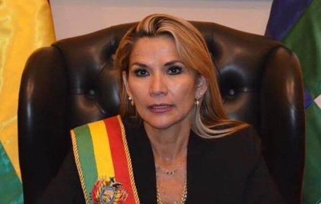 Временный президент Боливии Аньес заболела COVID
