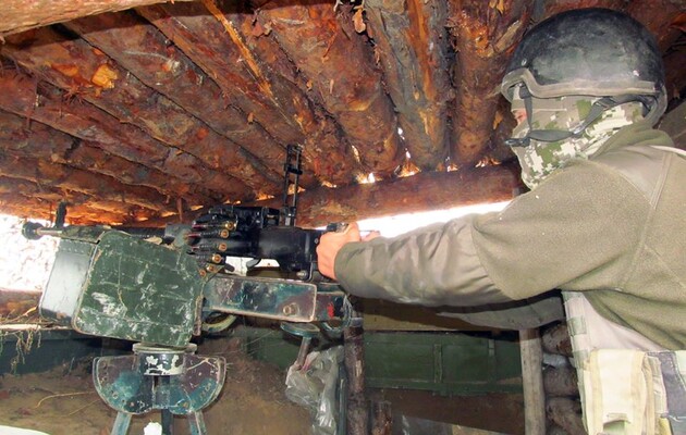 Українські бійці контролюють обстановку в зоні ООС