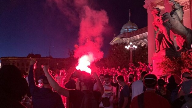 В Сербии полиция применила слезоточивый газ против демонстрантов