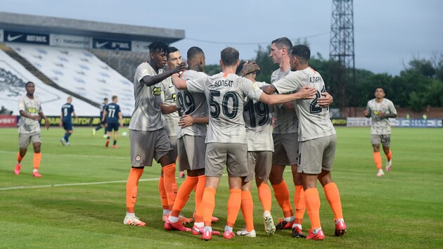 "Шахтер" легко справился с "Десной"